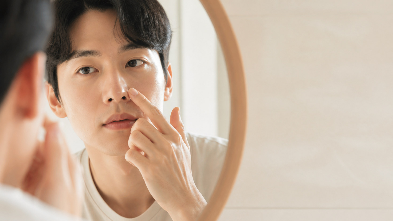 코 피지와 블랙헤드, 짜기 전에 구분부터 하세요 대표 이미지